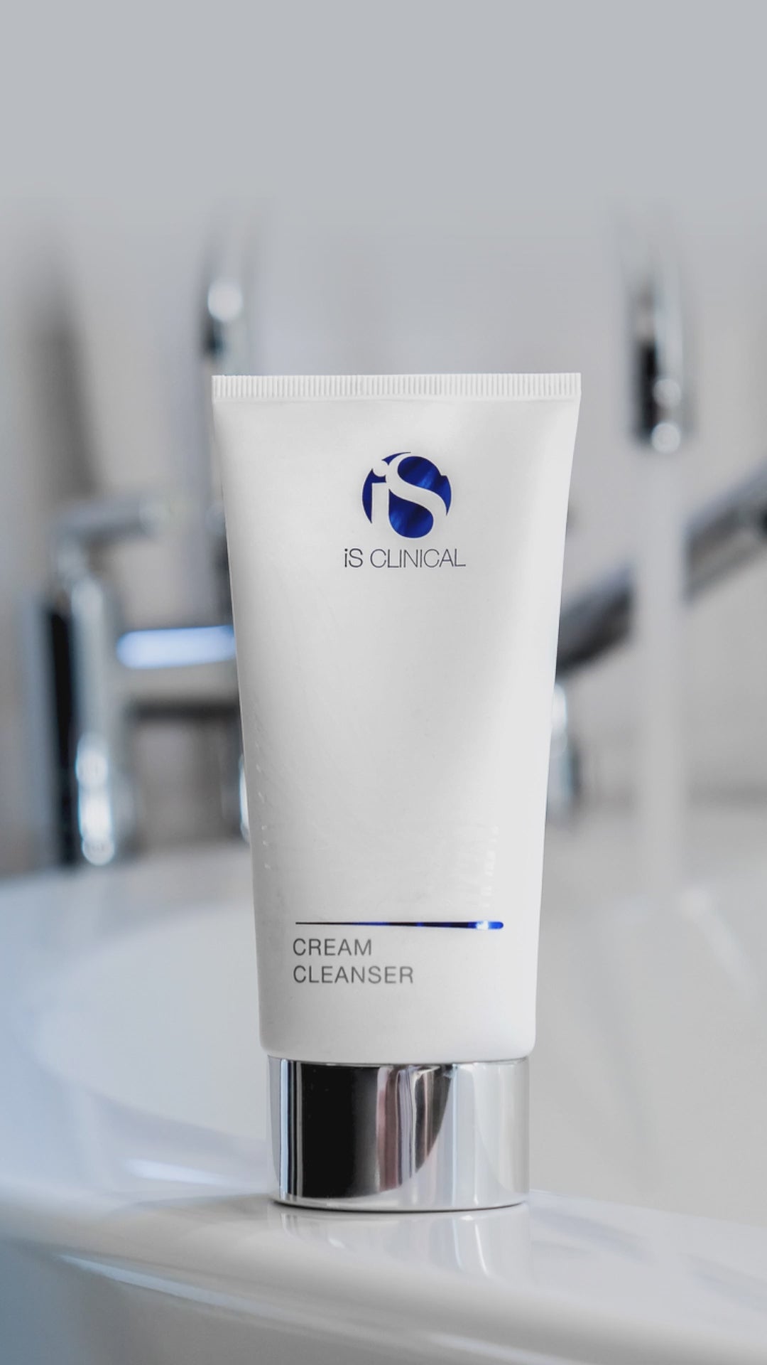 iS Clinical Cream Cleanser (4 អោនស៍)